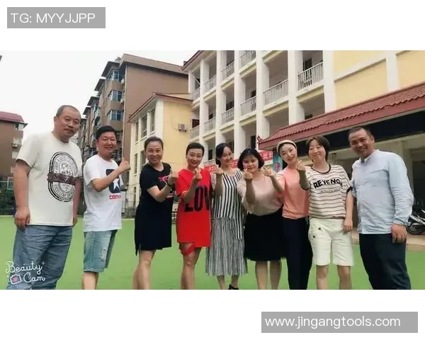 成都街舞队战术解析：如何在舞台上展现团队默契与个性魅力