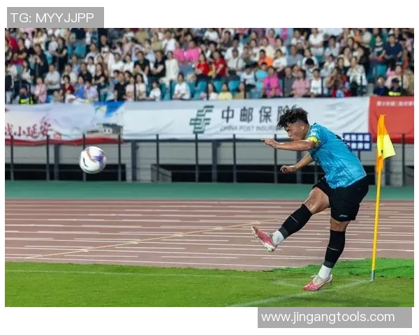 从草根到绿茵场的梦想之旅转身成为足球明星的音乐视频